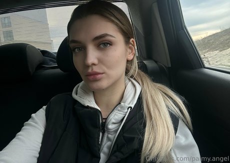 Alasti lekkinud OnlyFans-i pilt Palmyangel