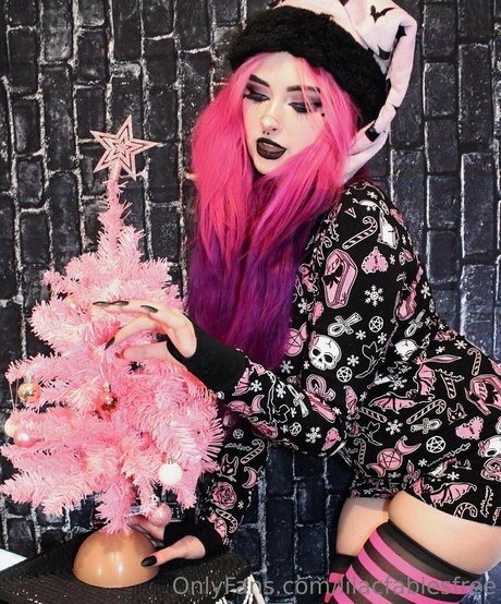 Nahá fotka uniklých OnlyFans od Lilacfablesfree