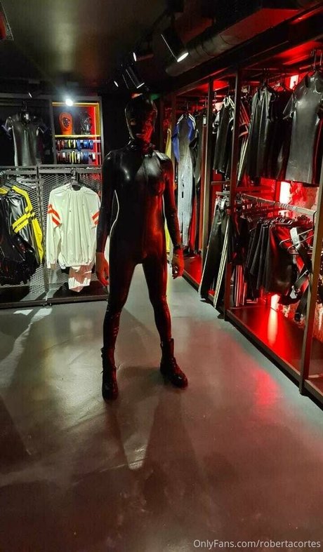 Naken läckt OnlyFans-bild av Robertacortes
