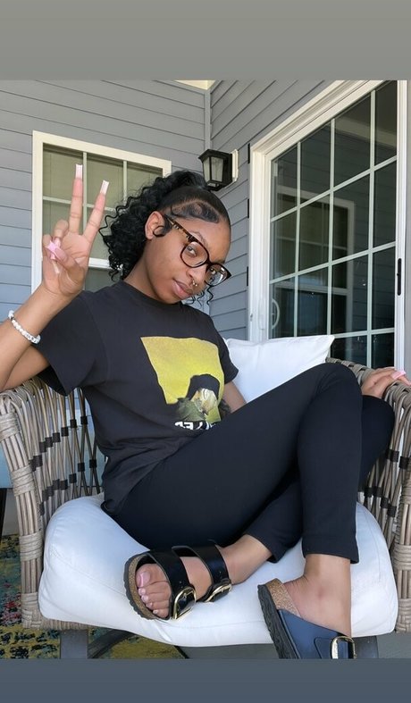 Naken lekkede OnlyFans-bilde av Ms Hazel Marie