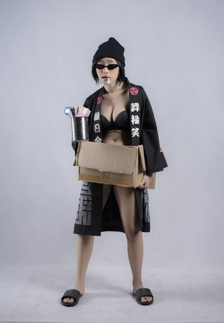 Naken lekkede OnlyFans-bilde av Lola Zeita