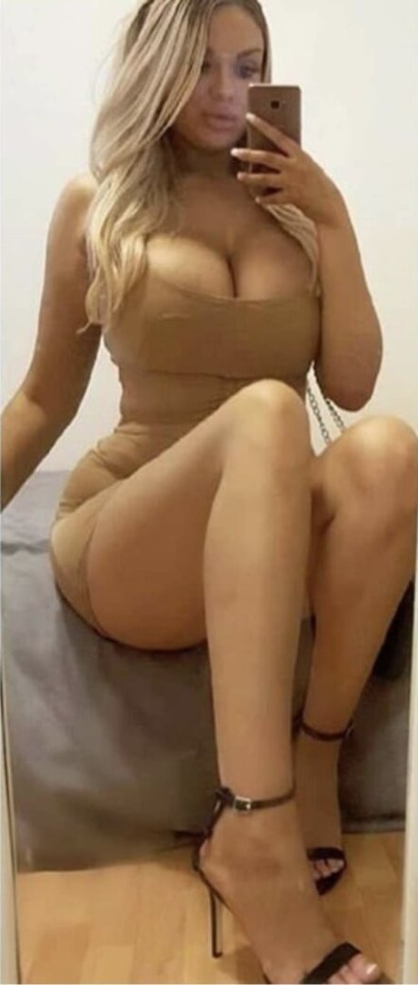 Naakte gelekte OnlyFans-foto van Candice Louise Stroud