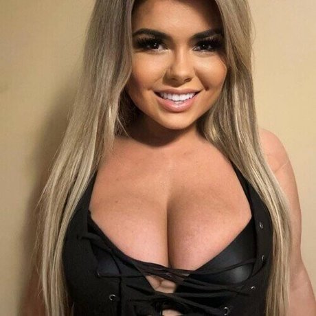 Alasti lekkinud OnlyFans-i pilt Black Dahlia