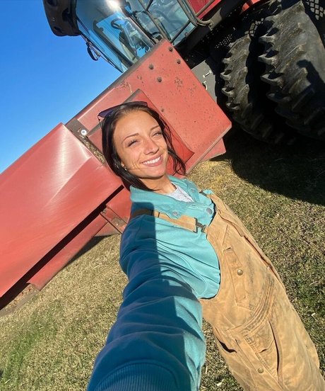 Naken lekkede OnlyFans-bilde av Thefarmergrayce