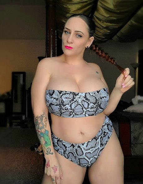 Naken läckt OnlyFans-bild av Sage Montana