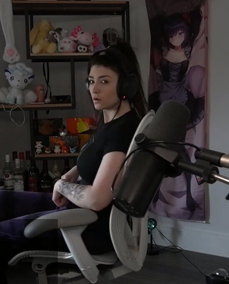 Alasti lekkinud OnlyFans-i pilt Wolfabelle