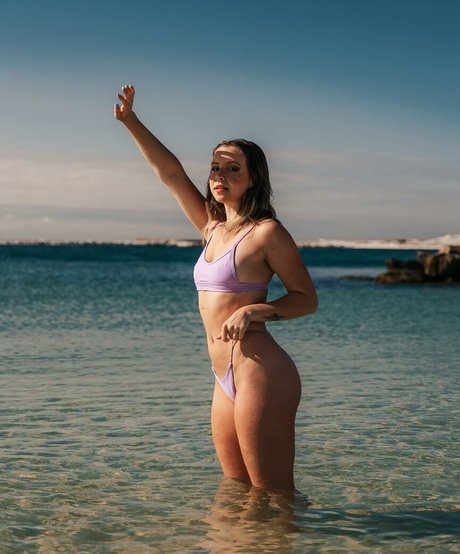 Alasti lekkinud OnlyFans-i pilt Sarah Senecal