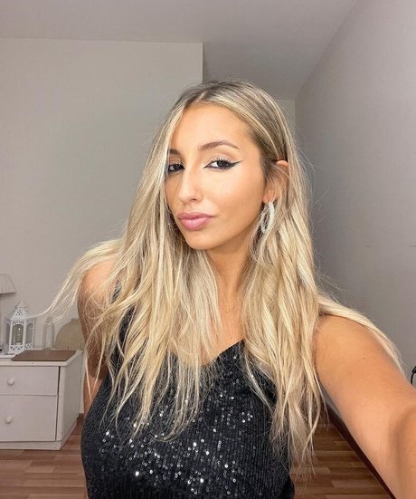 Naken lekkede OnlyFans-bilde av Bustyana