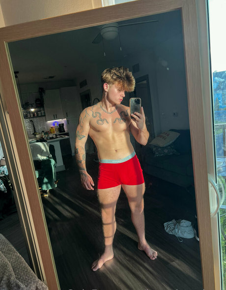 Nahá fotka uniklých OnlyFans od Itscodyandrew
