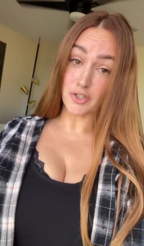 Обнаженная фотография утечки OnlyFans от Leeanne