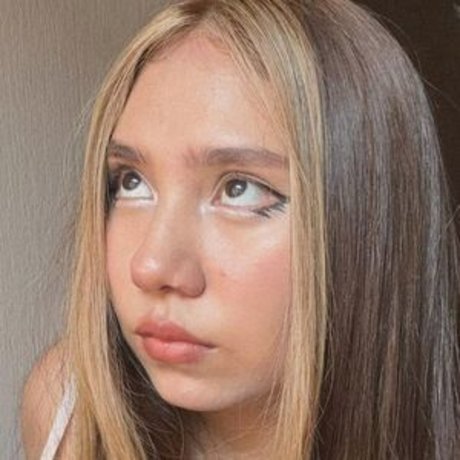 Naken lekkede OnlyFans-bilde av Jennn7w7