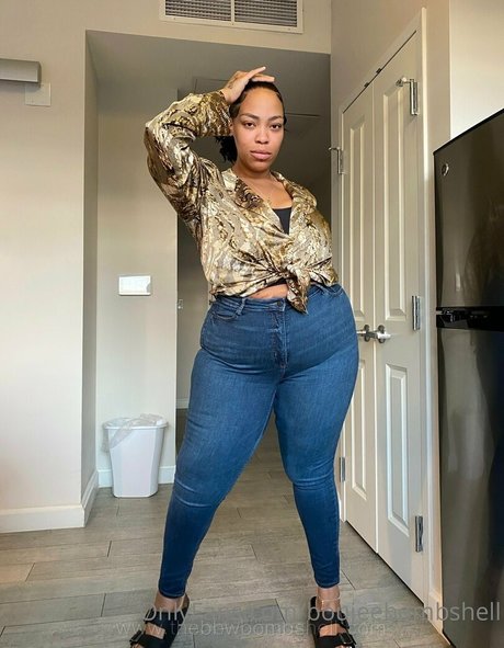 Naakte gelekte OnlyFans-foto van Boujeebombshell