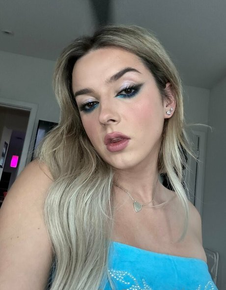 Nahá fotka uniklých OnlyFans od Cloexrain