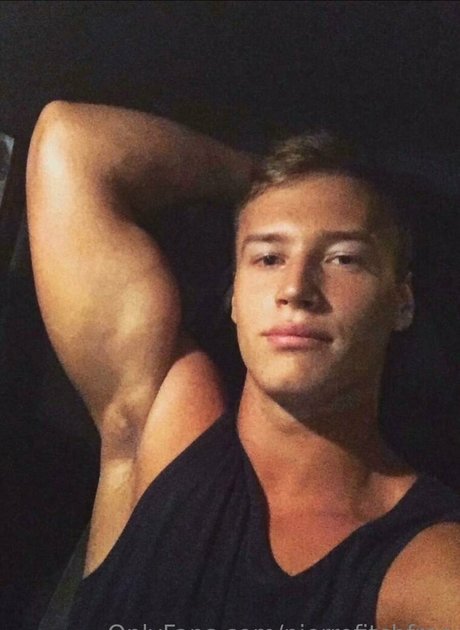 Обнаженная фотография утечки OnlyFans от Pierrefitchfree