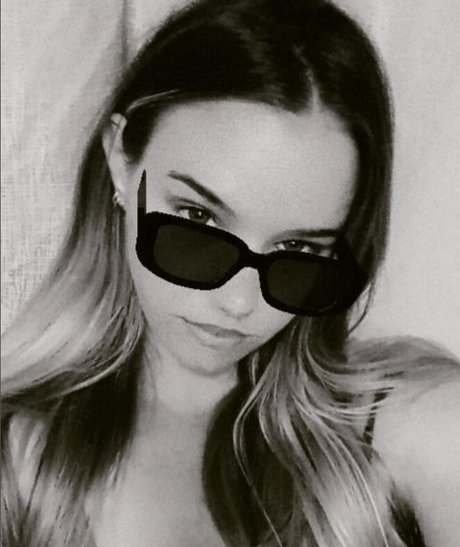 Naakte gelekte OnlyFans-foto van Jessie Venner