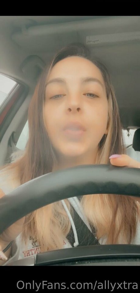 Alasti lekkinud OnlyFans-i pilt Allyxtra