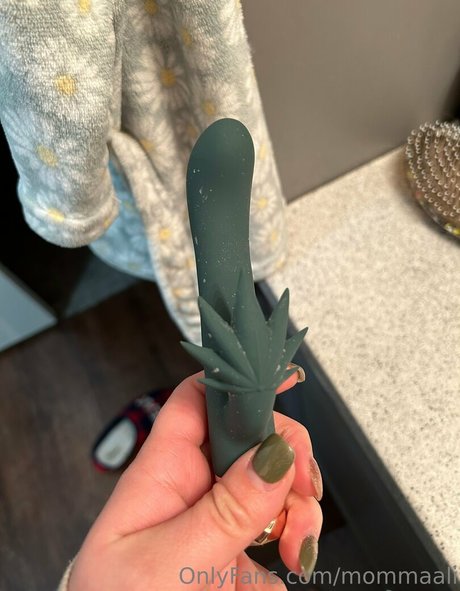 Naken lekkede OnlyFans-bilde av Mommaali