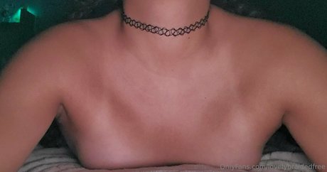 Foto di nudo di fuga di OnlyFans di Braidedcutiefree