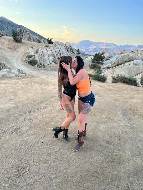 Kinky OnlyFansリークヌード写真