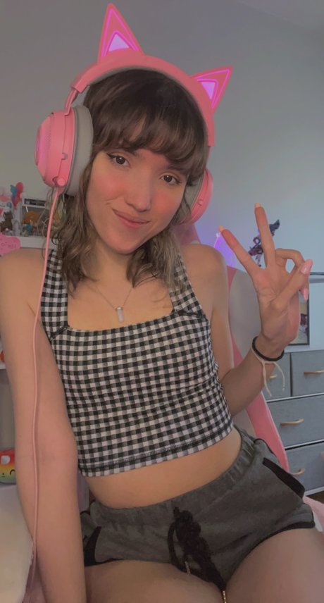 Обнаженная фотография утечки OnlyFans от Strawberry Girl Kairi