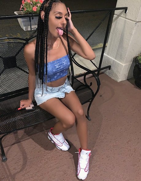 Burlz naked leaks OnlyFans pic