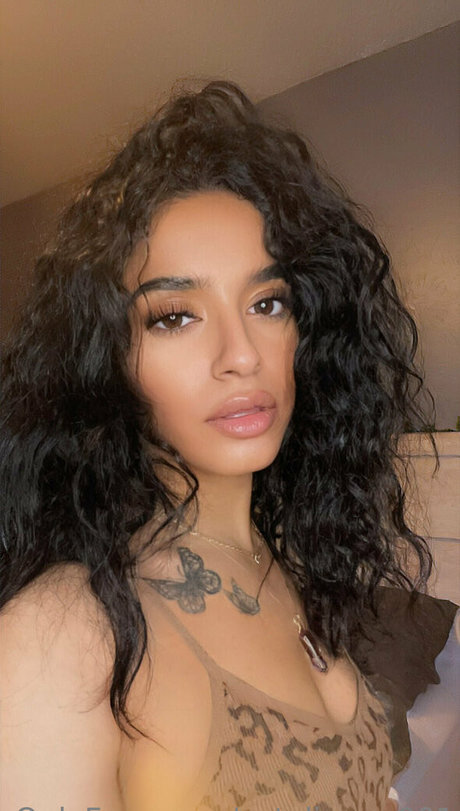 Naakte gelekte OnlyFans-foto van Cat