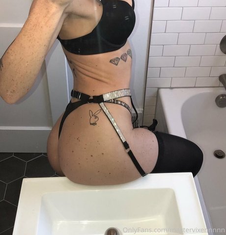 Naken läckt OnlyFans-bild av Mastervixennnnn