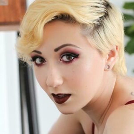 Alasti lekkinud OnlyFans-i pilt Caffeine