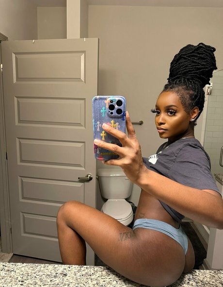 Nacktes geleaktes OnlyFans-Foto von Asiaamazeya