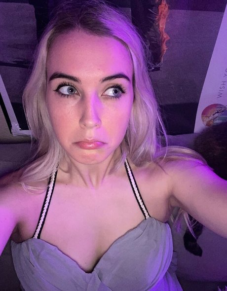 Nacktes geleaktes OnlyFans-Foto von Emilycc