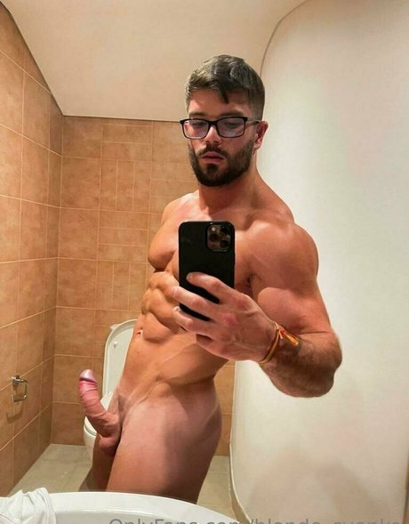 Nacktes geleaktes OnlyFans-Foto von Blondesvenko