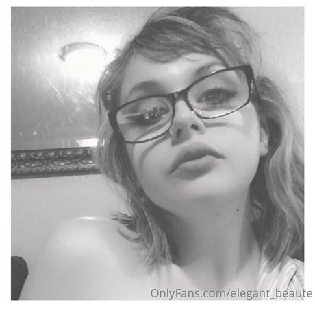 Naken lekkede OnlyFans-bilde av Elegantbeaute