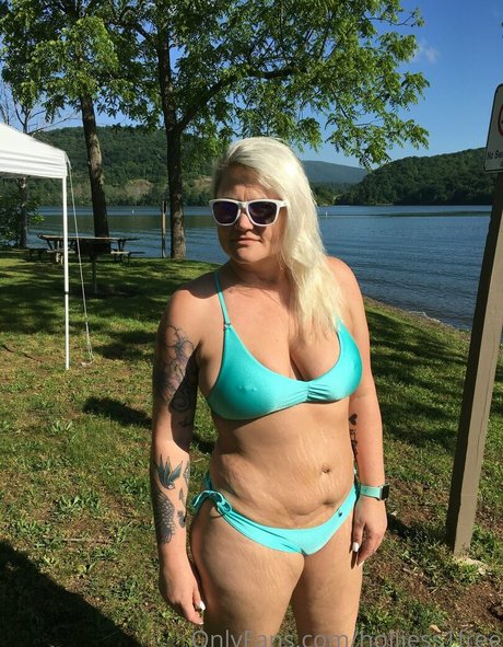 Nahá fotka uniklých OnlyFans od Holliess1free