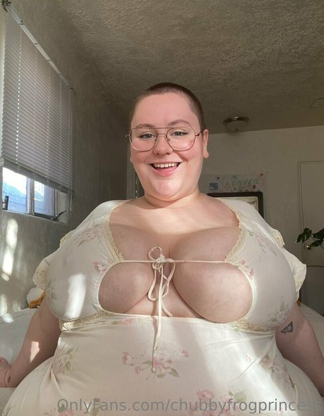 Naken lekkede OnlyFans-bilde av Bbwfrogprincess