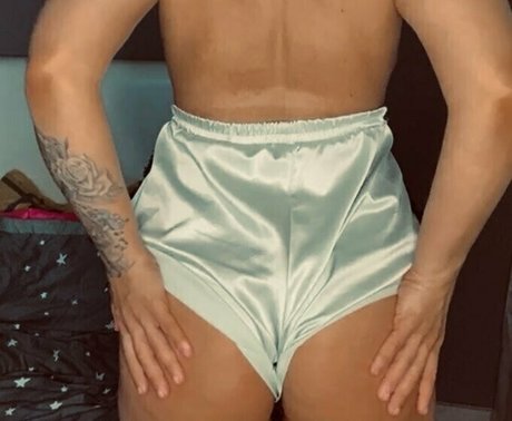 Naken lekkede OnlyFans-bilde av Hotwifeliza