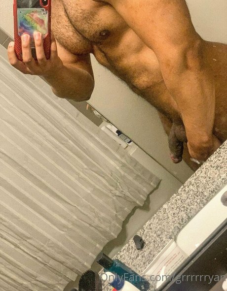Foto di nudo di fuga di OnlyFans di Grrrrrryan