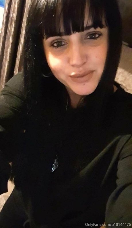 Naakte gelekte OnlyFans-foto van Cjay Natalie