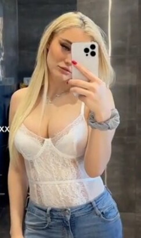 Naken lekkede OnlyFans-bilde av Onlyangelaxx