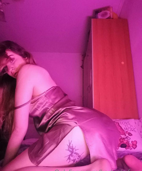 Naakte gelekte OnlyFans-foto van Barbiehcfree