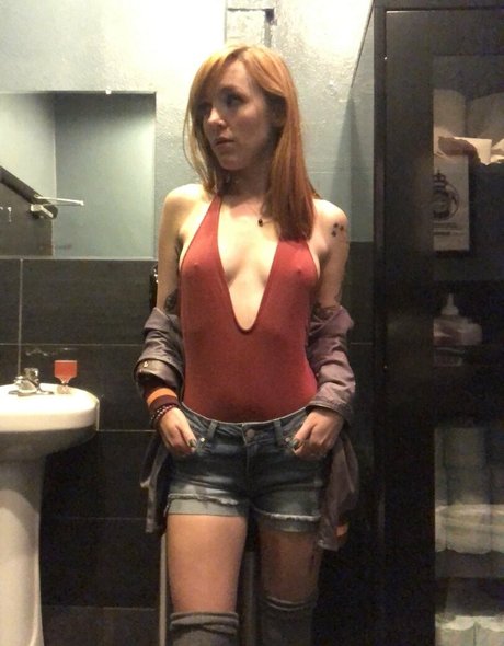 Nacktes geleaktes OnlyFans-Foto von Lilyevansfree