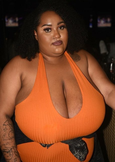 Naken lekkede OnlyFans-bilde av Anyai The Saiyan