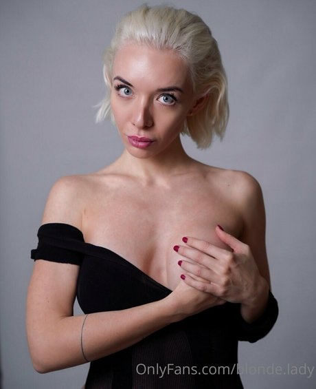 Naken läckt OnlyFans-bild av Blondelady