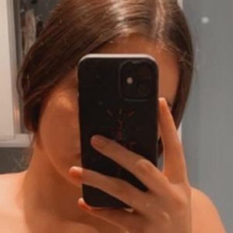 Naakte gelekte OnlyFans-foto van Sorenza Mym