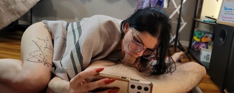 Foto desnuda filtrada de OnlyFans de Anyalikestosuck