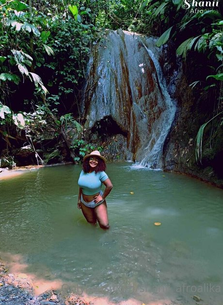 Naken lekkede OnlyFans-bilde av Shaniiafroalika