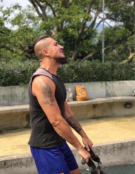 Naakte gelekte OnlyFans-foto van Monvalx