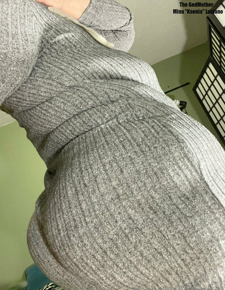 Naakte gelekte OnlyFans-foto van Godmotherofassfree