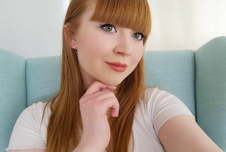 Обнаженная фотография утечки OnlyFans от Cutieredhead