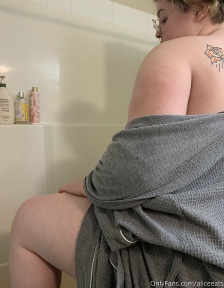 Naken lekkede OnlyFans-bilde av Aliceeats