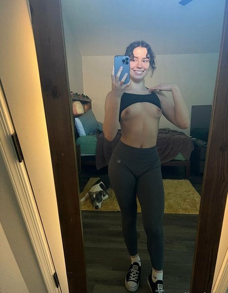 Обнаженная фотография утечки OnlyFans от Stellaviolet